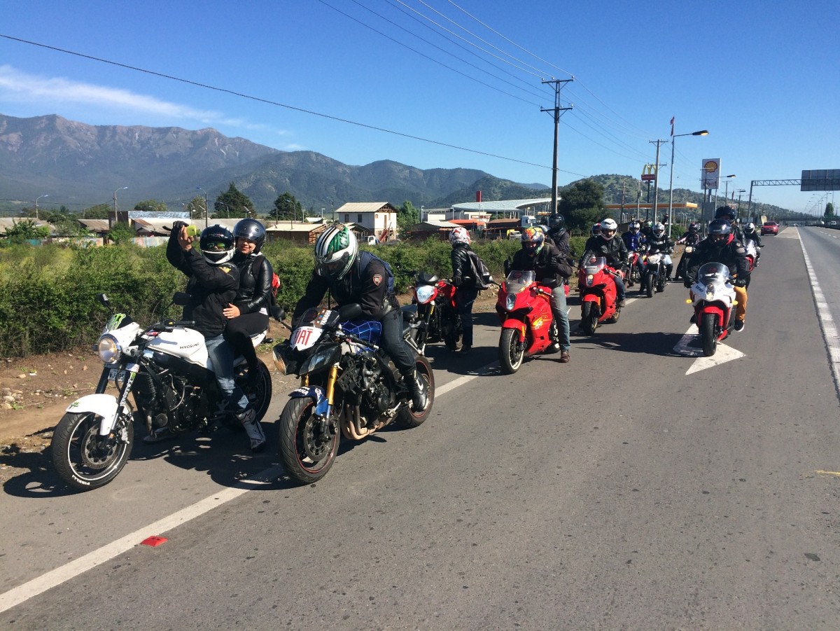 Grupo de riders de Hyosung presentes en 6ta Fecha del Campeonato Chileno de Velocidad  en Codegua